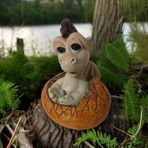 The World of Krystonia Figure Tokkel Dragon In Egg With Crystal Mystical Retired - Picture 1 of 16